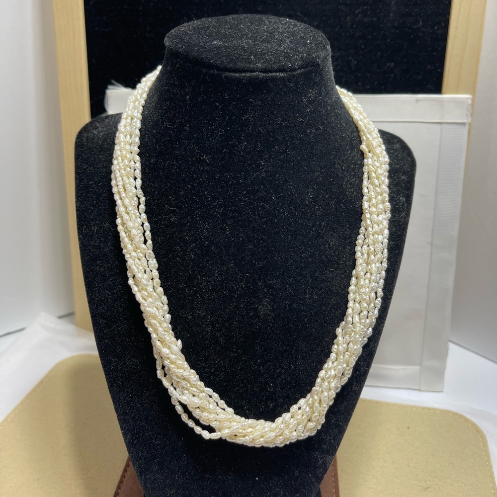 Elegant Cream Pearl Necklace